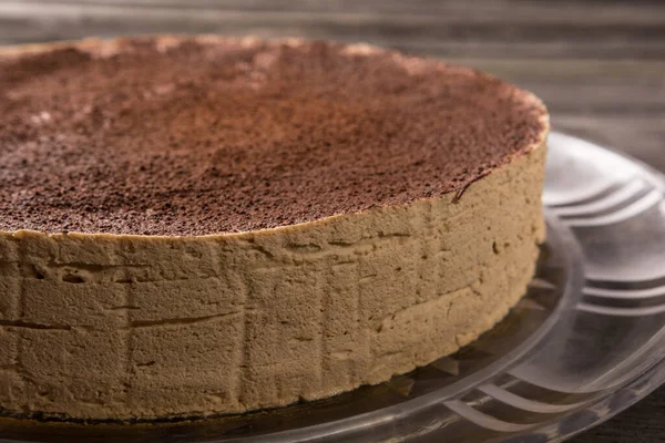 Primo Piano Della Torta Tiramisù Con Polvere Cioccolato Tavolo Rustico — Foto Stock