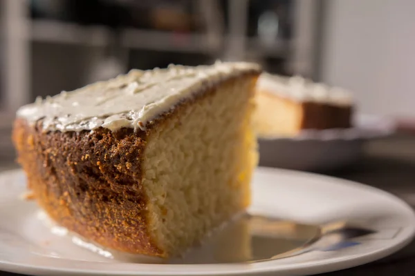 Keks Kuchen Mit Vanillecreme Großaufnahme Auf Einem Rustikalen Tisch — Stockfoto