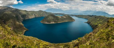 Ekvador Güney Amerika 'da Cuicocha caldera ve göl, otavalo