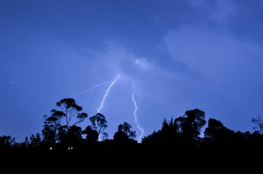 Geceleri şimşek fırtınası