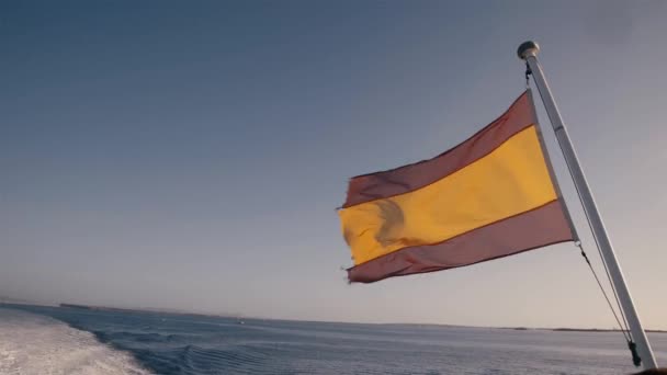 風になびかせてスペインの旗 — ストック動画