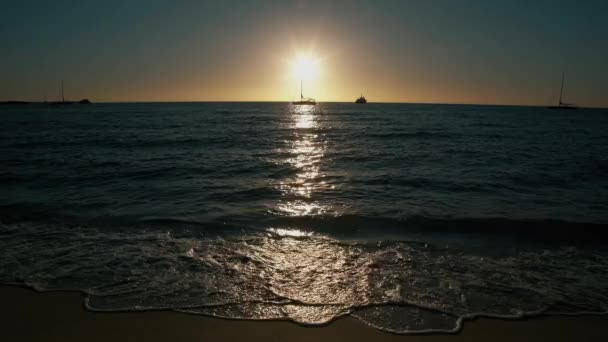 Ibiza zonsondergang aan zee — Stockvideo