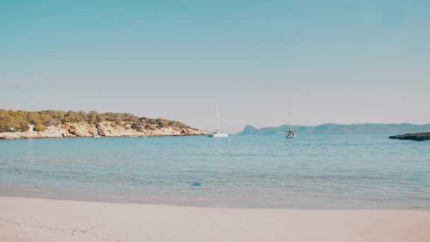 Baleárský ostrov pláž Cala Bassa — Stock video