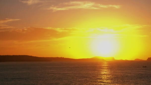 Балеарический остров Ибица закат в море — стоковое видео