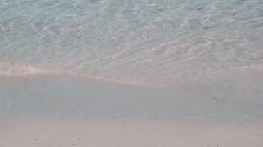 Balearic Adası Şeffaf Dalgalar