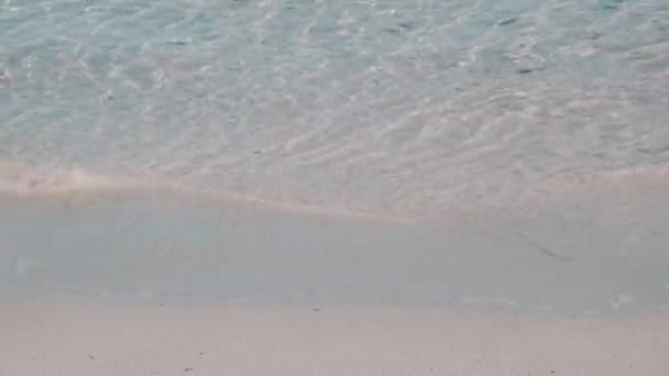 Balearic Island Formentera透明海浪 — 图库视频影像