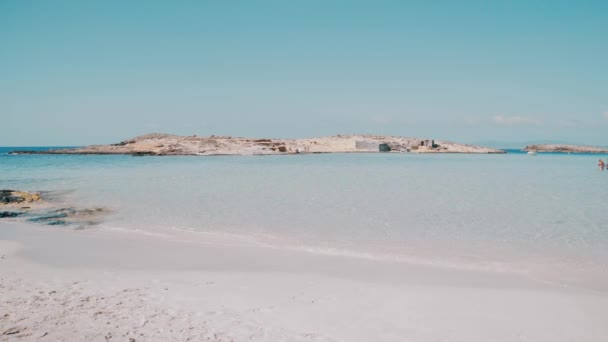 Baleárský ostrov Formentera Transparentní mořské vlny — Stock video
