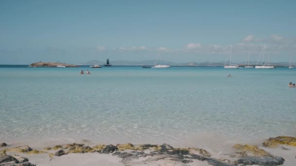 Baleárský ostrov Formentera Rocky Beach Shore — Stock video