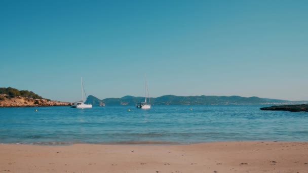 Balear Adası İbiza Güzel Cala Bassa Sahili — Stok video