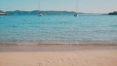 Yazın Balear Adası İbiza Cala Bassa Sahili
