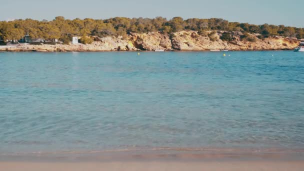 Paradijs strand op Ibiza eiland — Stockvideo