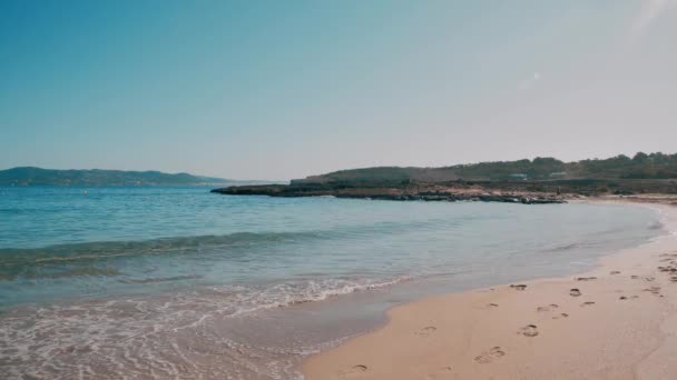 Stranden Cala Bassa på morgonen — Stockvideo