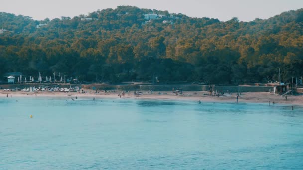 Ibiza icónica playa de Cala Bassa — Vídeos de Stock