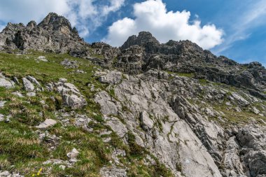 Allgaeu Alplerindeki Great Widderstein 'da dağ yürüyüşü.