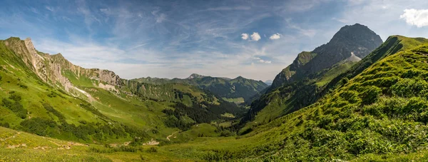 Allgaeu Alplerindeki Great Widderstein 'da dağ yürüyüşü. — Stok fotoğraf