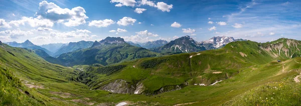 Allgaeu Alplerindeki Great Widderstein 'da dağ yürüyüşü. — Stok fotoğraf