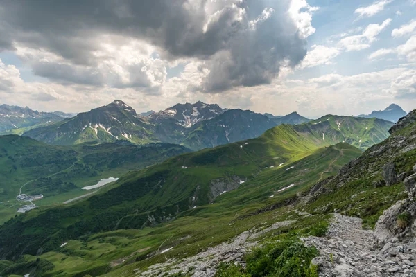 Allgaeu Alplerindeki Great Widderstein 'da dağ yürüyüşü. — Stok fotoğraf