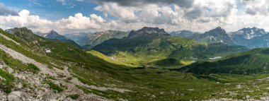 Allgaeu Alplerindeki Great Widderstein 'da dağ yürüyüşü.