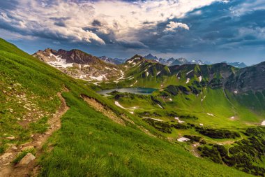 Allgau Alplerindeki Schrecksee 'de fırtına bulutları