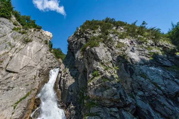 Avusturya 'daki şelalede ferrata ile. — Stok fotoğraf