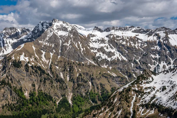 Fantástica caminata al sol se dirige en el Allgau —  Fotos de Stock