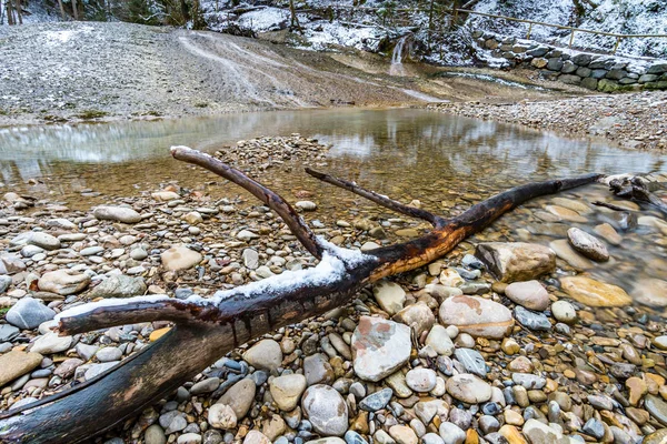 冬のアルガウの美しい雪に覆われたアイゾベル — ストック写真