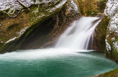 Kışın Allgau 'da karla kaplı güzel Eisobel.