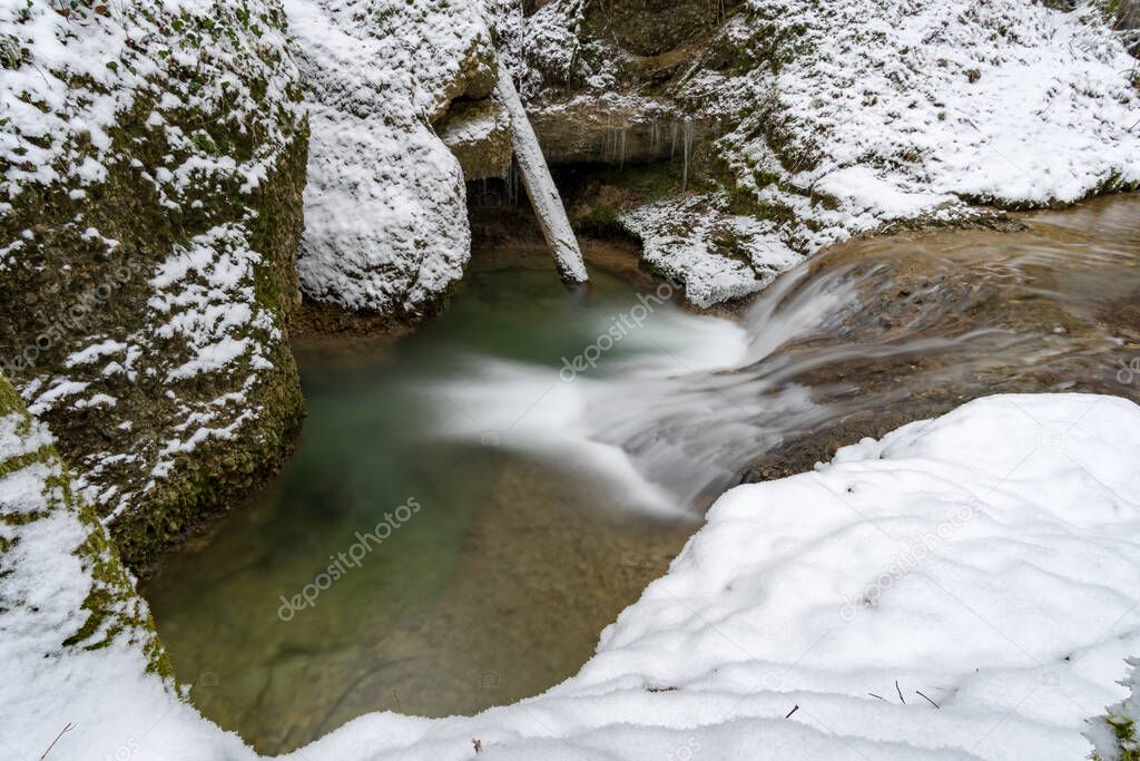The beautifully icy Scheidegger waterfalls with a hike in the area