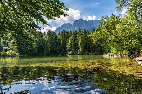 Fantastyczna Okrągła Wędrówka Wokół Pięknej Dzielnicy Eibsee Tiroler Zugspitze Arena — Zdjęcie stockowe