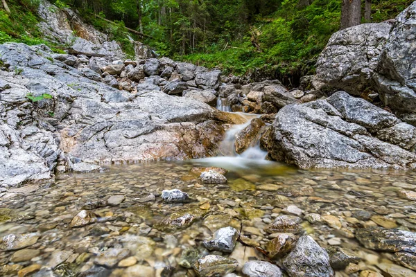 Hermosos Arroyos Pequeñas Cascadas Eibsee Zugspitze —  Fotos de Stock