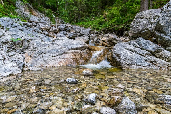 Hermosos Arroyos Pequeñas Cascadas Eibsee Zugspitze —  Fotos de Stock