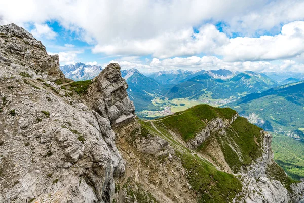 Hermosa Caminata Subir Zugspitze Cerca Ehrwald Eibsee Montaña Más Alta — Foto de Stock