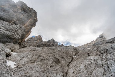 Güzel bir yürüyüş ve Almanya 'nın en yüksek dağı olan Ehrwald ve Eibsee yakınlarındaki Zugspitze' ye tırmanma.