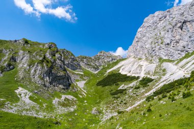 Ferrata üzerinden Rote Fluh ve Friedberg üzerinden Tannheim dağlarındaki Scharschrofen 'e dağ turu.