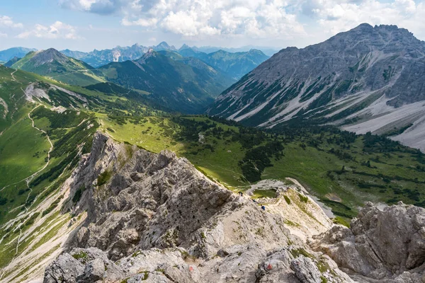 Περιήγηση Στο Βουνό Πάνω Από Βόρεια Πλευρά Lachenspitze Μέσω Ferrata — Φωτογραφία Αρχείου