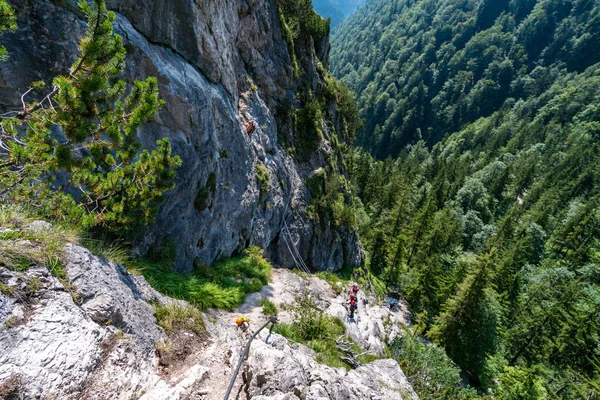 Esportes Ferrata Perto Vale Com Uma Ponte Suspensa Uma Ótima — Fotografia de Stock