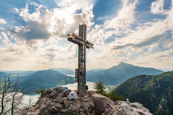 Güzel Mondsee 'deki Ferrata' dan Drachenwand 'a tırmanıyorum.