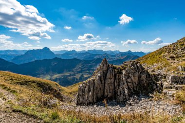 Allgau Alplerinde Kleinwalsertal 'da Hohe Ifen' de muhteşem bir yürüyüş.