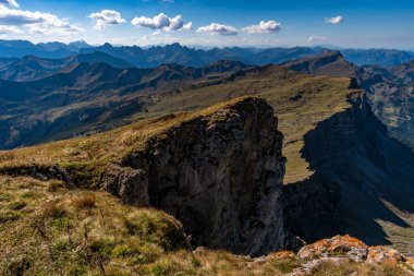 Allgau Alplerinde Kleinwalsertal 'da Hohe Ifen' de muhteşem bir yürüyüş.