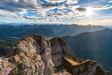 Tannheimer Tal 'da gün batımında Aggenstein' a güzel bir dağ turu.