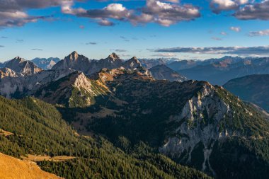 Tannheimer Tal 'da gün batımında Aggenstein' a güzel bir dağ turu.