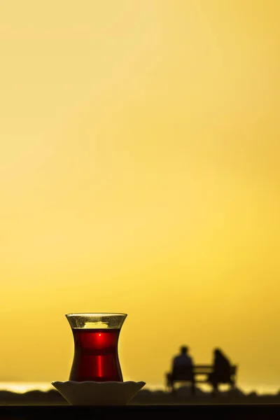 Türkischer Tee auf dem Tisch — Stockfoto