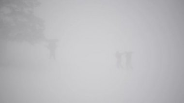 Dört snowboard yürüyüş