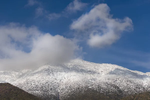 Снігові гори краєвид — стокове фото