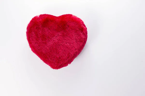 Caja de regalo roja en forma de corazón —  Fotos de Stock