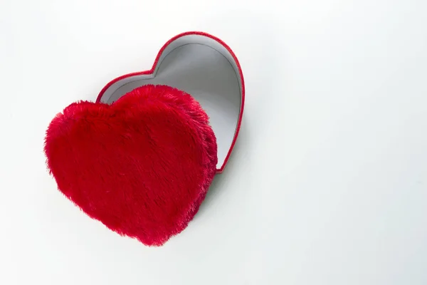 Caixa de presente vermelho em forma de coração — Fotografia de Stock