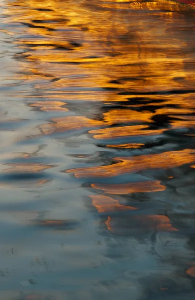 Golden colored waves — Stock Photo, Image