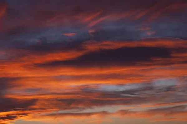 Céu crepúsculo e nuvens . — Fotografia de Stock