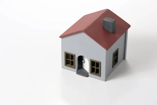 Modello di casa su sfondo bianco . — Foto Stock