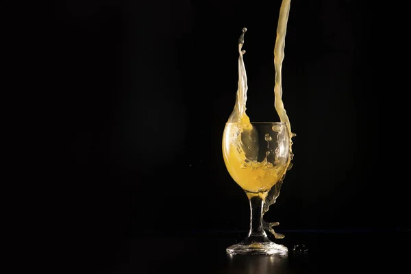 Spritzer Mangosaft — Stockfoto